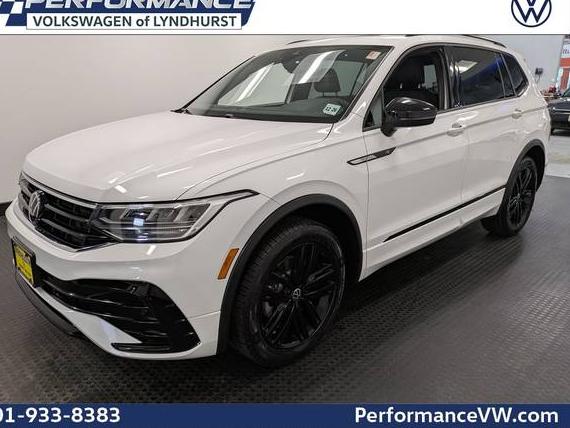 VOLKSWAGEN TIGUAN 4MOTION 2022 3VV8B7AXXNM037015 image